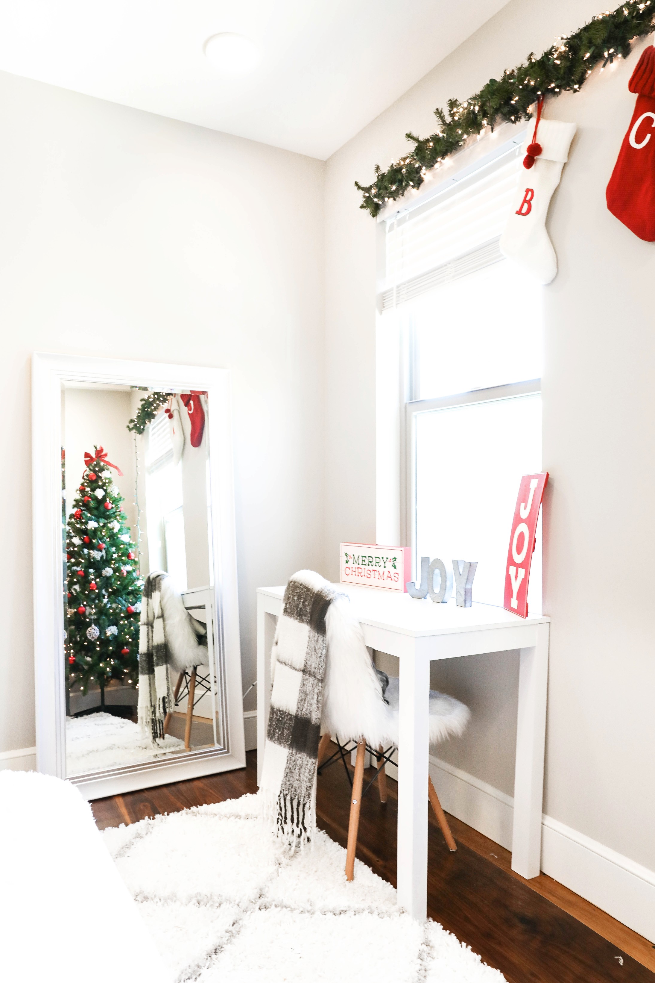 Holiday room decor! Decorate my apartment for Christmas with me! I blogged my adorable white, red, and green christmas tree! I also hung up some cute, inexpensive garland! Cutest white room decorations! Get all the details on fashion blog daily dose of charm by lauren lindmark