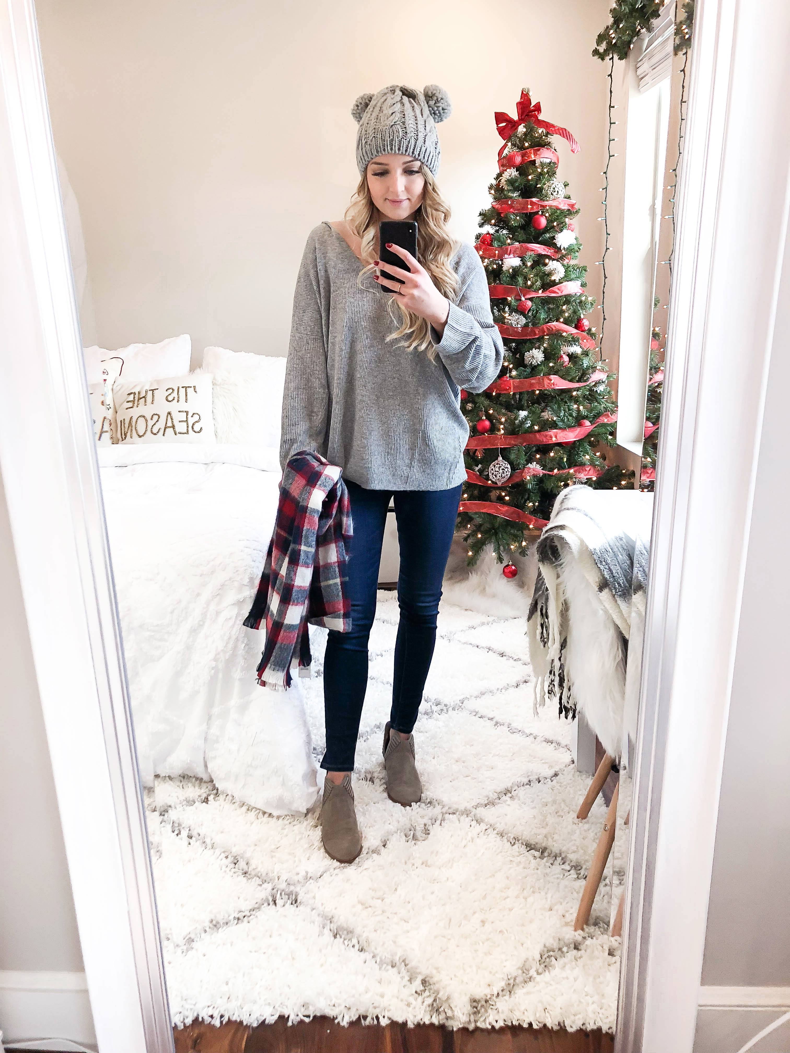 Black Friday and Cyber monday try on haul! Brands and stores like forever 21, loft, nordstrom, express and more! Details on fashion blog daily dose of charm by lauren lindmark