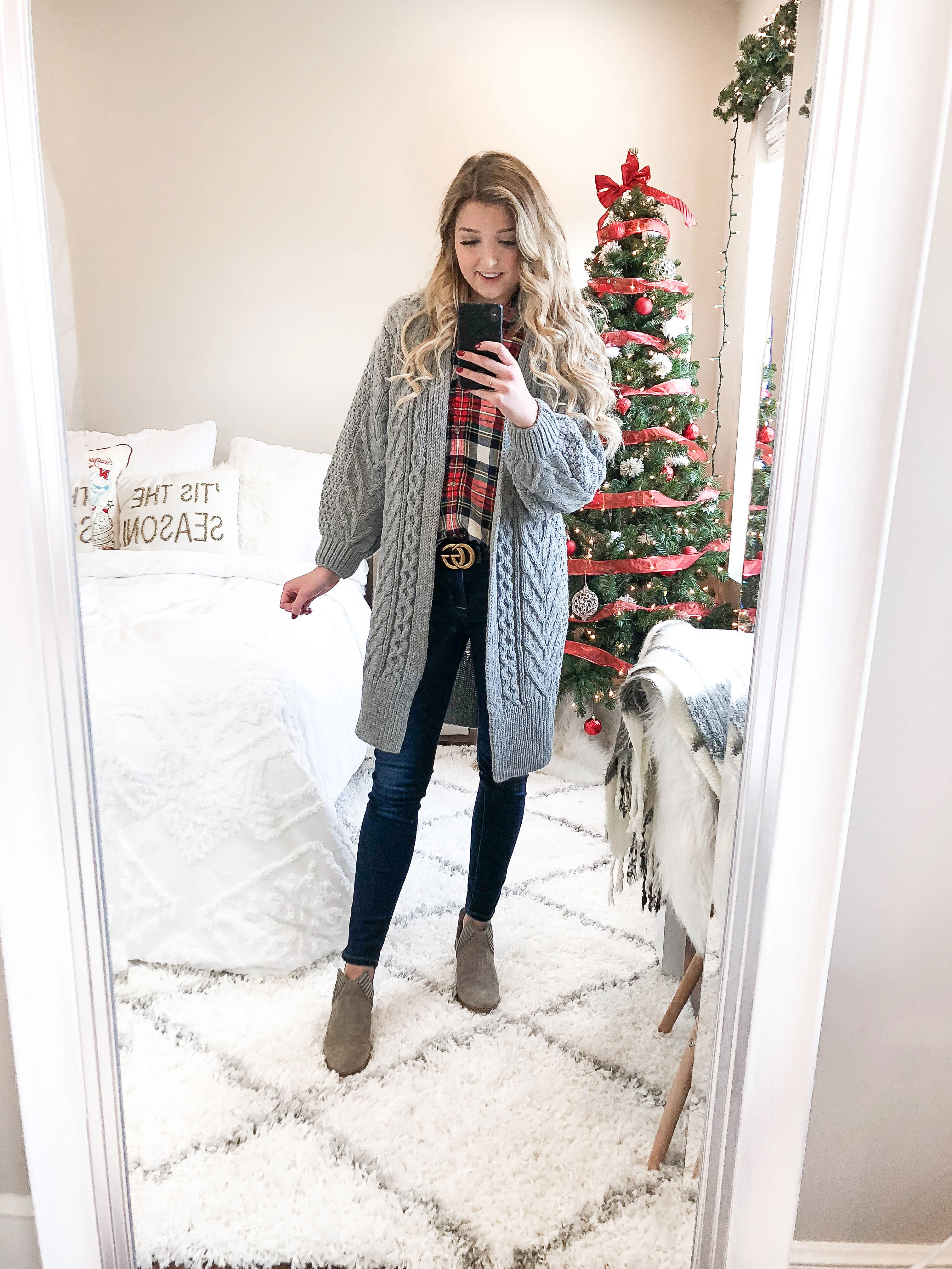 Black Friday and Cyber monday try on haul! Brands and stores like forever 21, loft, nordstrom, express and more! Details on fashion blog daily dose of charm by lauren lindmark