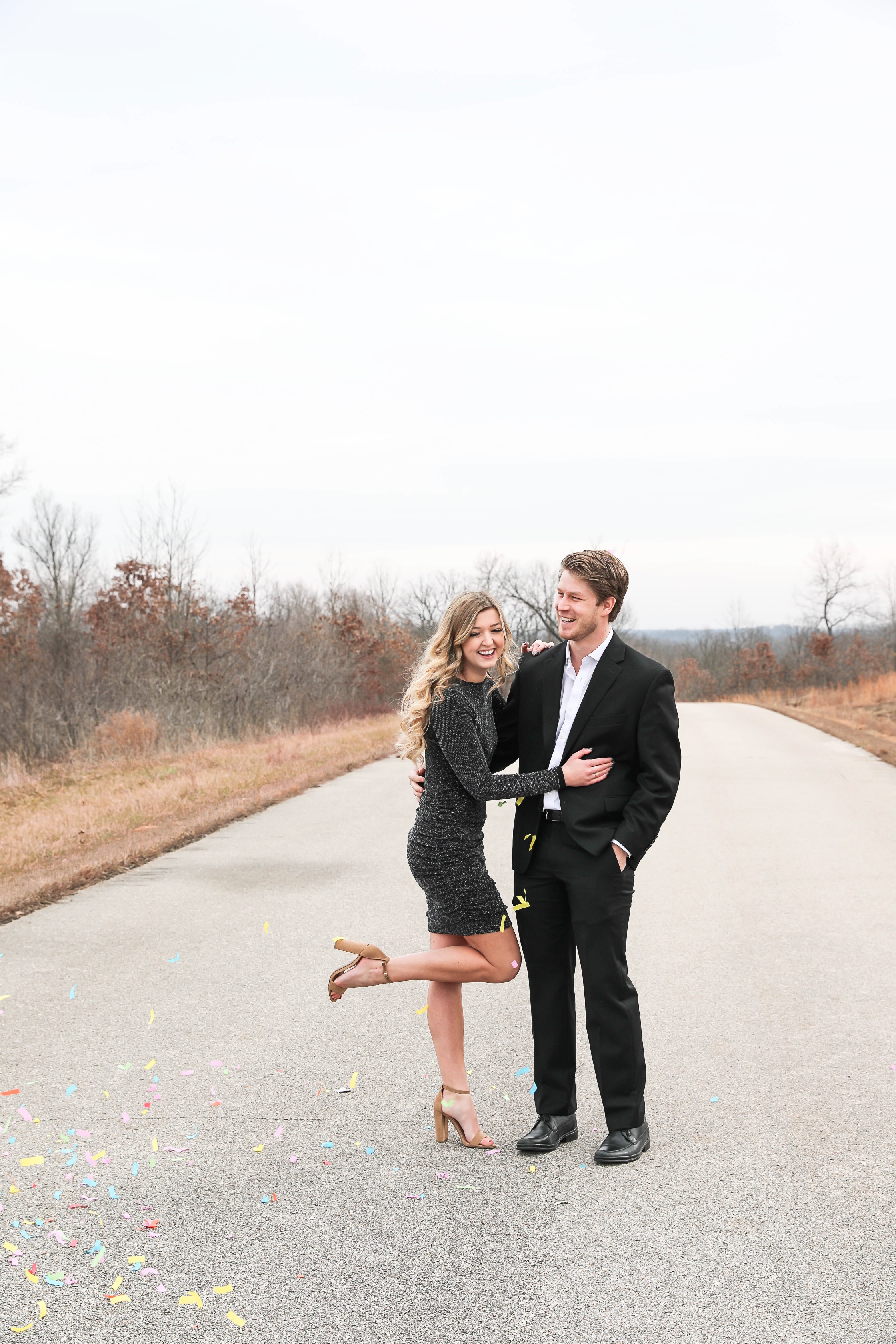 New Year's Eve photoshoot 2019! The cutest confetti photos! Hear the story about how I met my boyfriend one year ago on New Year's Eve! These are super cute couple photos! Details on fashion blog daily dose of charm by lauren lindmark