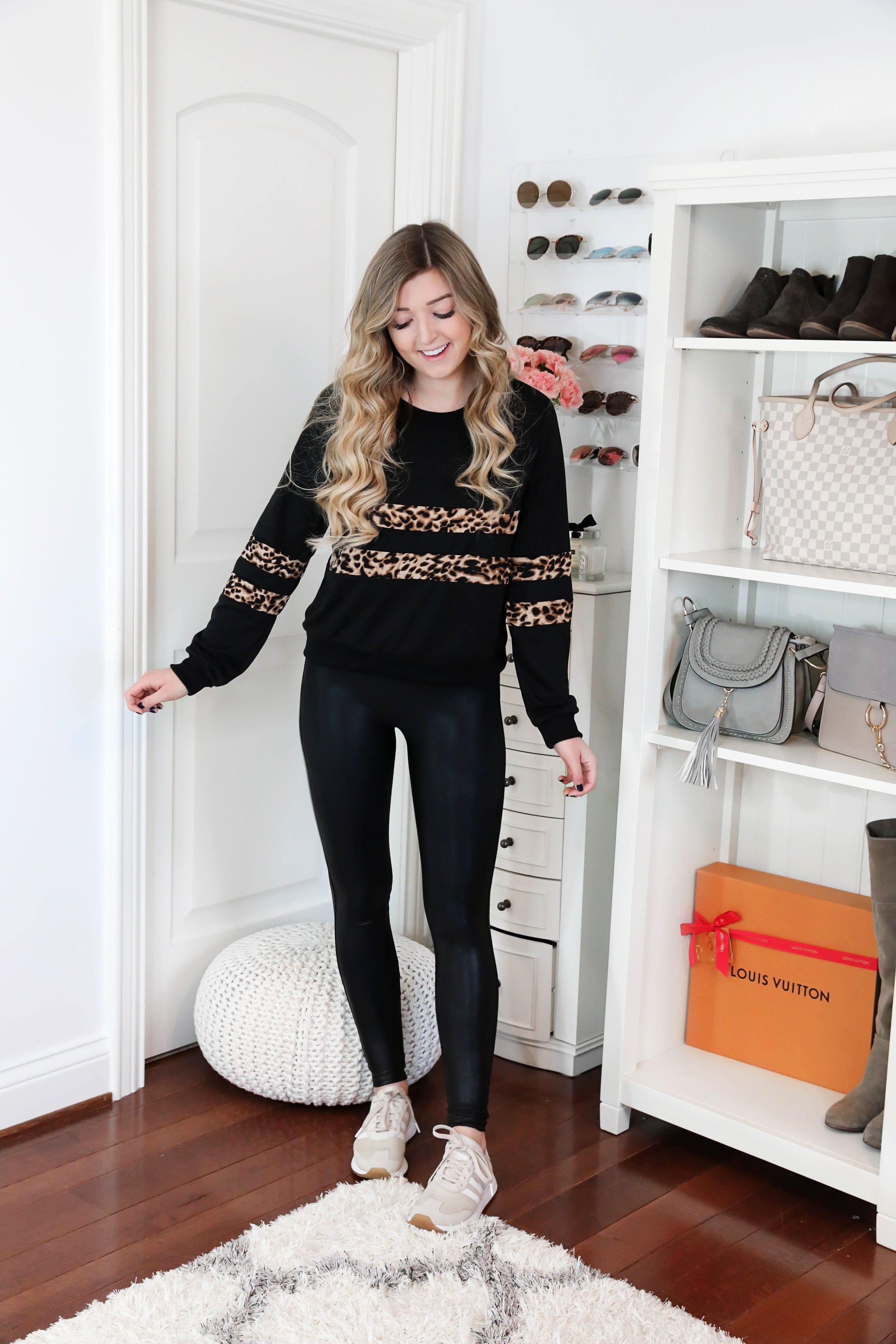 8 Winter Outfits with Black Leggings and Boots - Instinctively en Vogue