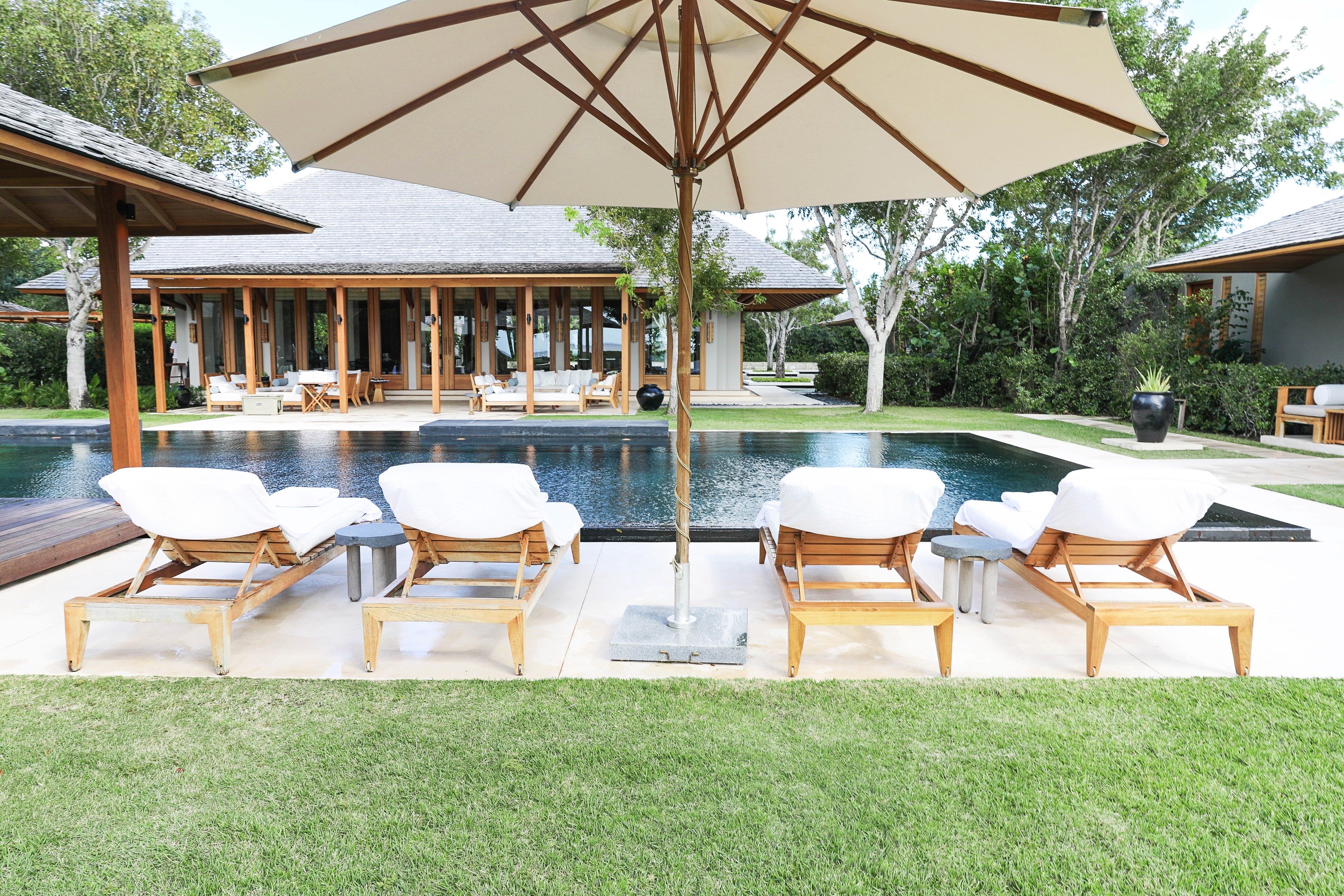 Turks and Caicos Amanyara hotel villa tour! The most beautiful six bedroom island home in the Caribbean! A really fun spring break destination at a luxury resort! Details on travel, fashion, and lifestyle blog daily dose of charm by lauren lindmark
