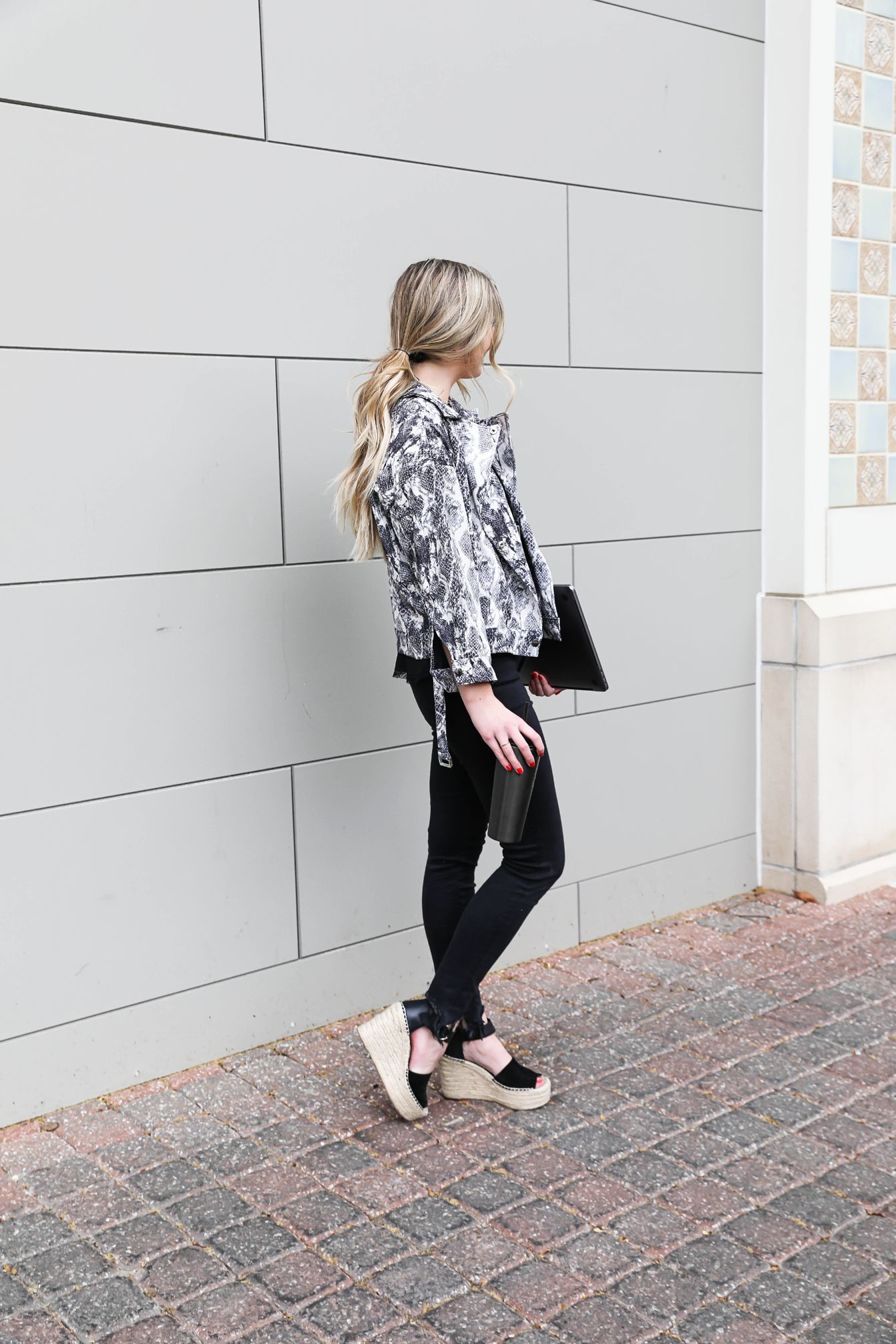 Snake skin jacket chic work look instagram engagement tips fashion blog daily dose of charm lauren lindmark