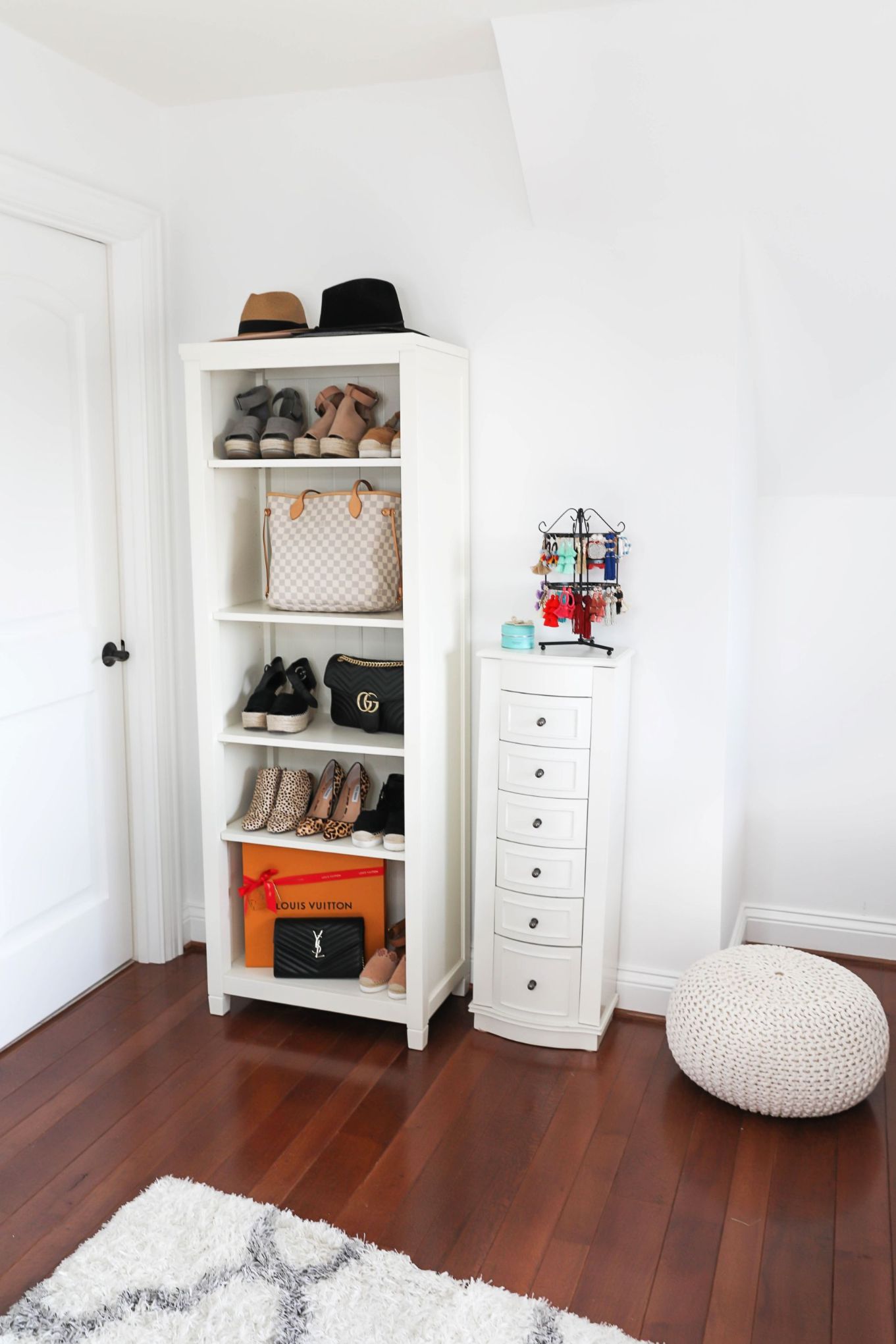 Jewelry organization ideas! Plus a roundup of all my favorite statement earrings at the moment! I love my jewelry armoire from pbteen by pottery barn! All details on lifestyle, decor, and fashion blog daily dose of charm lauren lindmark