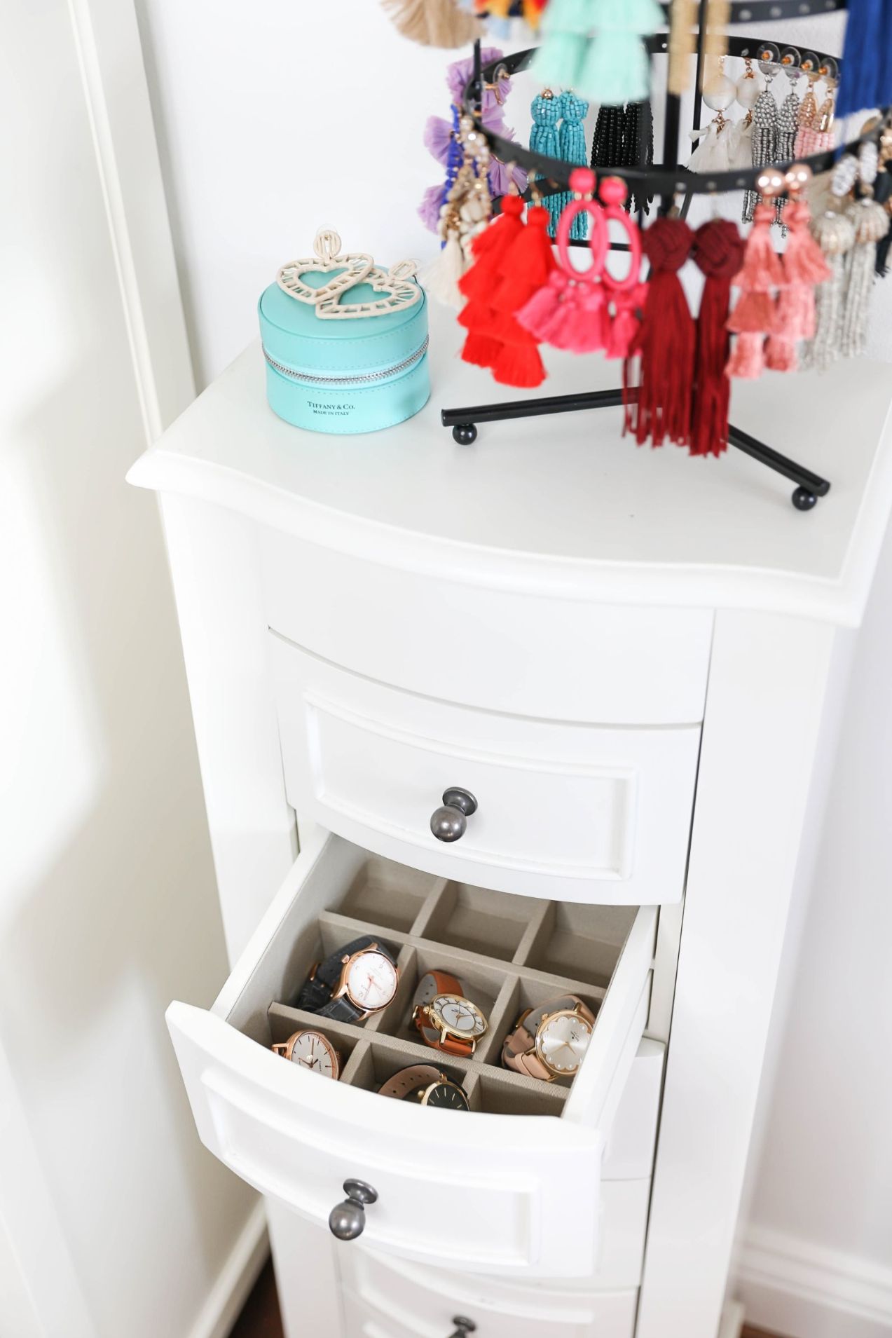 Jewelry organization ideas! Plus a roundup of all my favorite statement earrings at the moment! I love my jewelry armoire from pbteen by pottery barn! All details on lifestyle, decor, and fashion blog daily dose of charm lauren lindmark