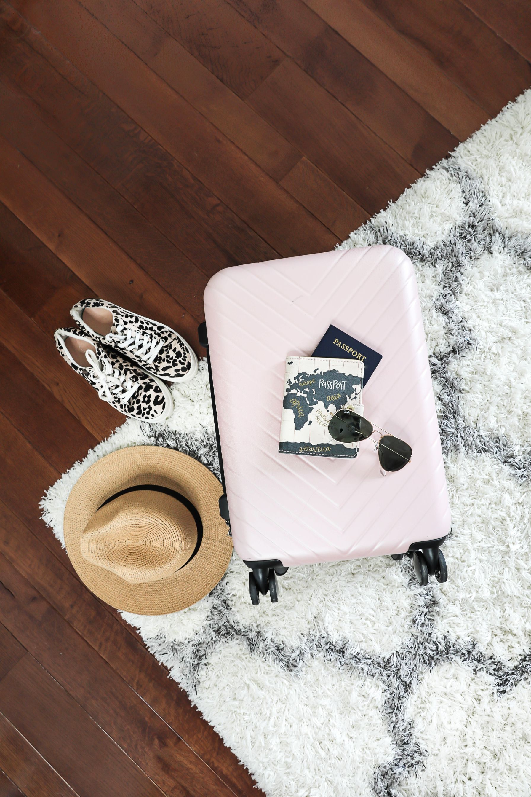 Weekend packing tips short vacation suitcase luggage lifestyle fashion blog daily dose of charm lauren lindmark 