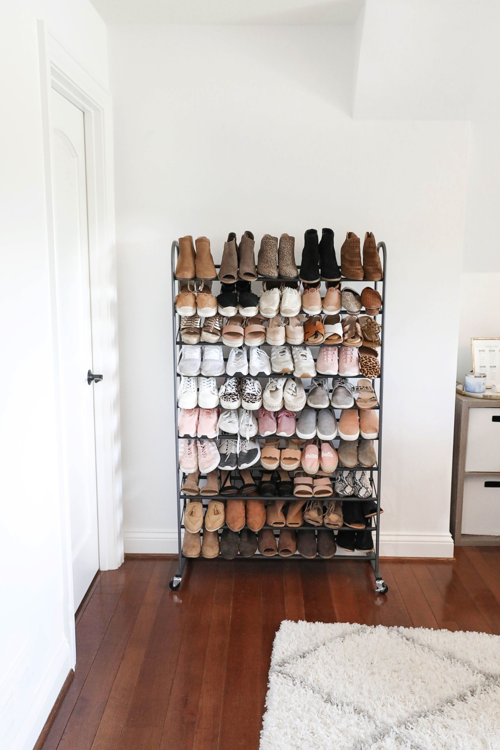 How to store a lot of shoes! The best organization hacks on fashion blog daily dose of charm by lauren lindmark