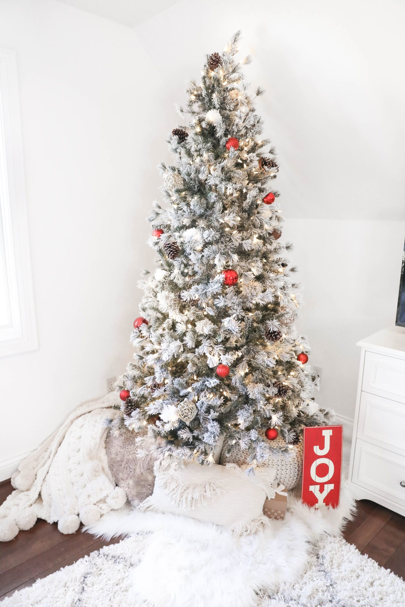 CHRISTMAS ROOM TOUR 2019 Daily Dose of Charm flocked tree home depot holiday decor interior photography Lauren Lindmark