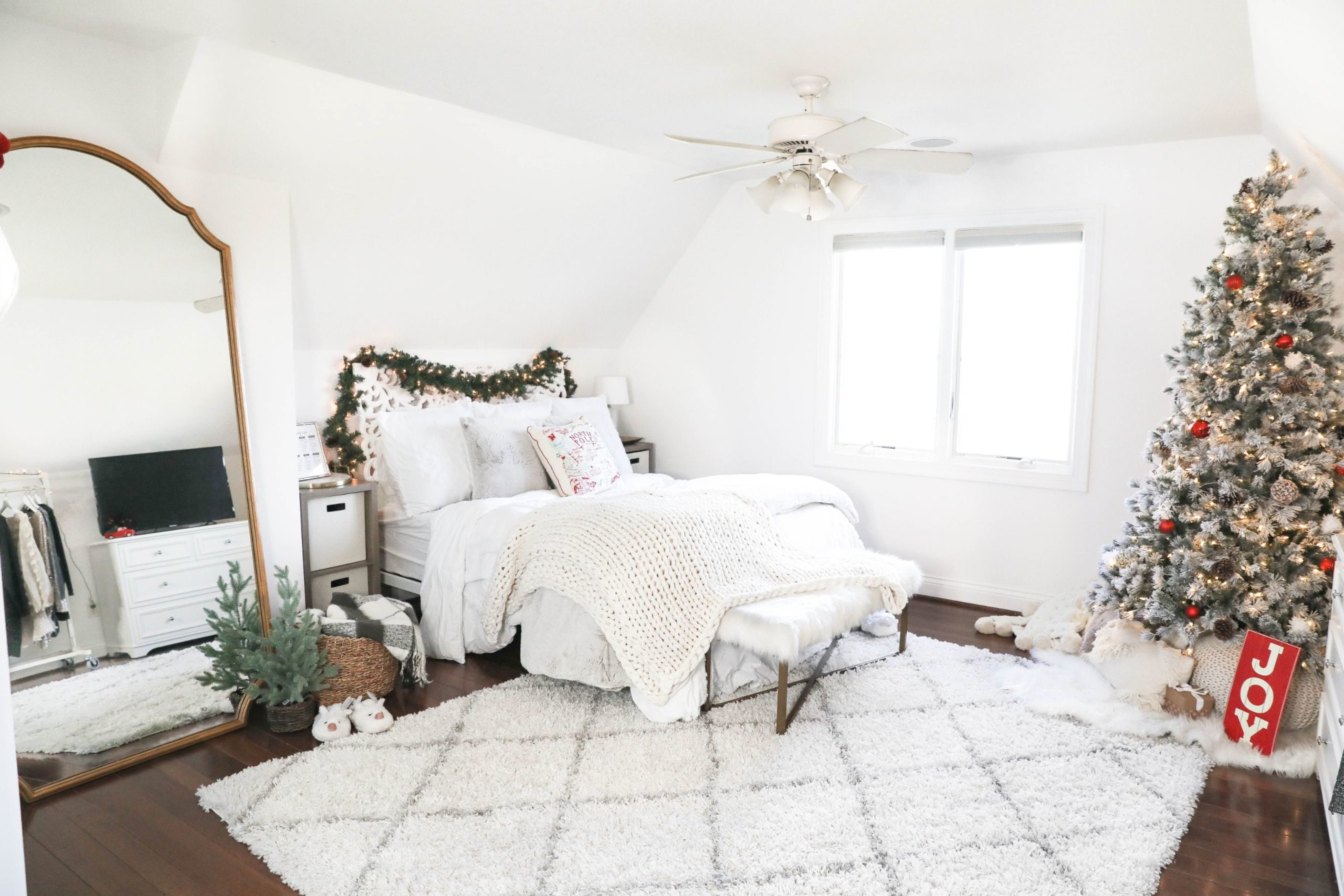 CHRISTMAS ROOM TOUR 2019 Daily Dose of Charm flocked tree home depot holiday decor interior photography Lauren Lindmark 