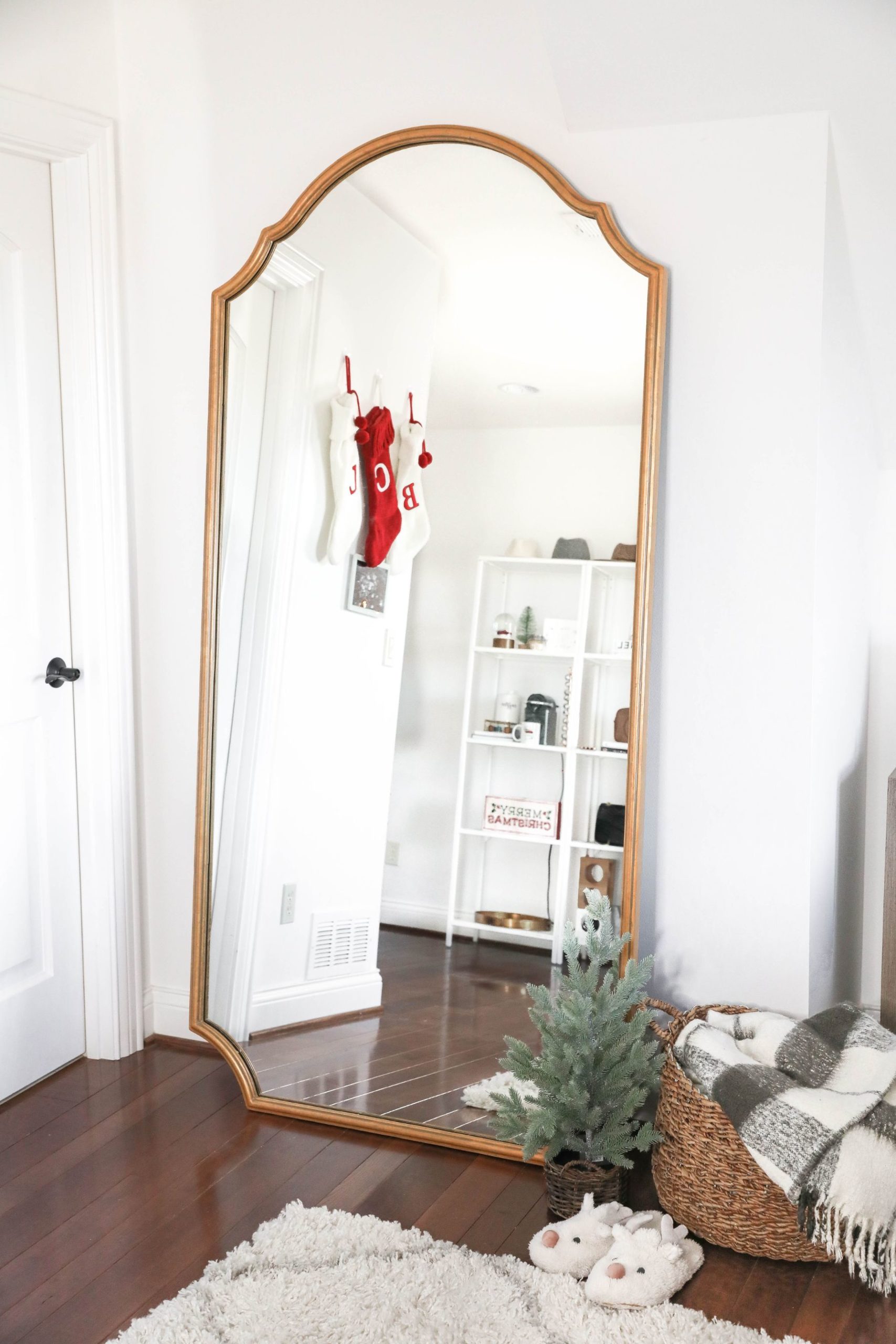 CHRISTMAS ROOM TOUR 2019 Daily Dose of Charm flocked tree home depot holiday decor interior photography Lauren Lindmark 