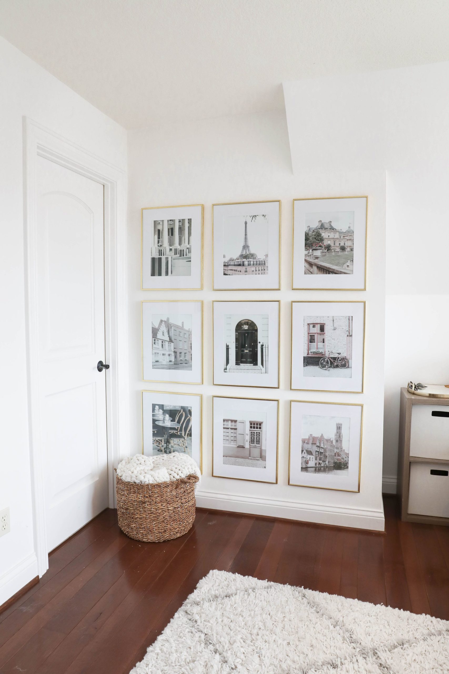 How to create the perfect gallery wall! Process from start to finish! On the blog daily dose of charm by Lauren Lindmark