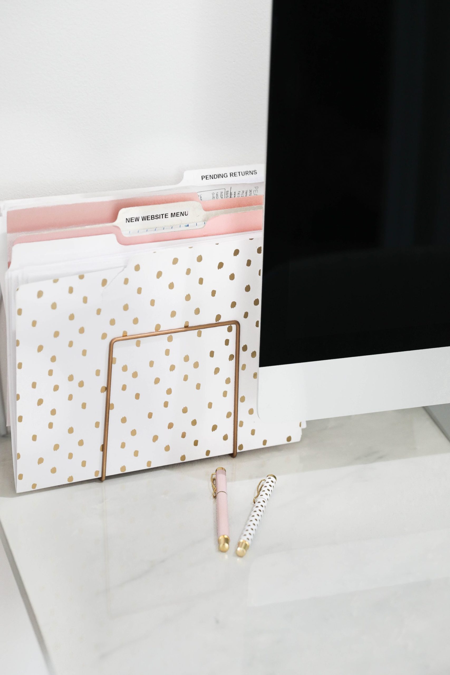 DESK GOALS! All the details on my "Marble and Gold Desk" plus all my office accessories! Details on daily dose of charm by Lauren Lindmark boutique owner of Inspired Boutique
