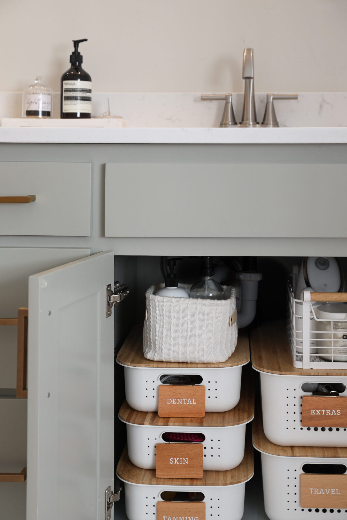 Affordable Bathroom Organization Tips & Products